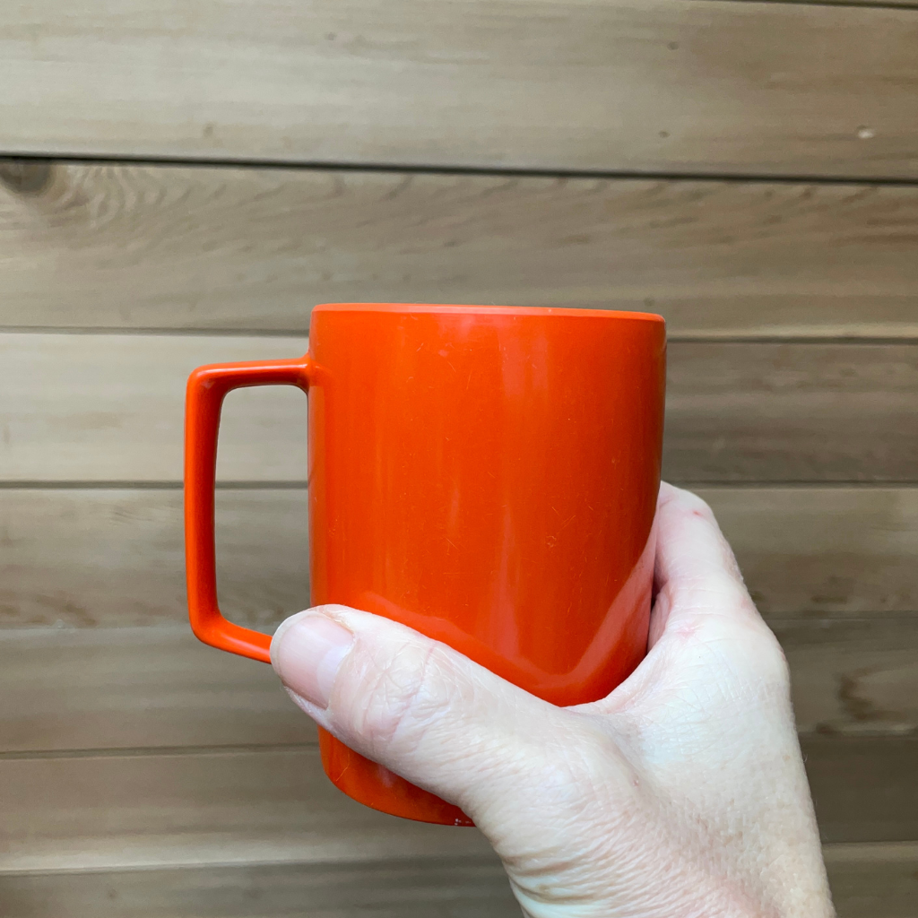 A set of 6 retro orange melamine mugs