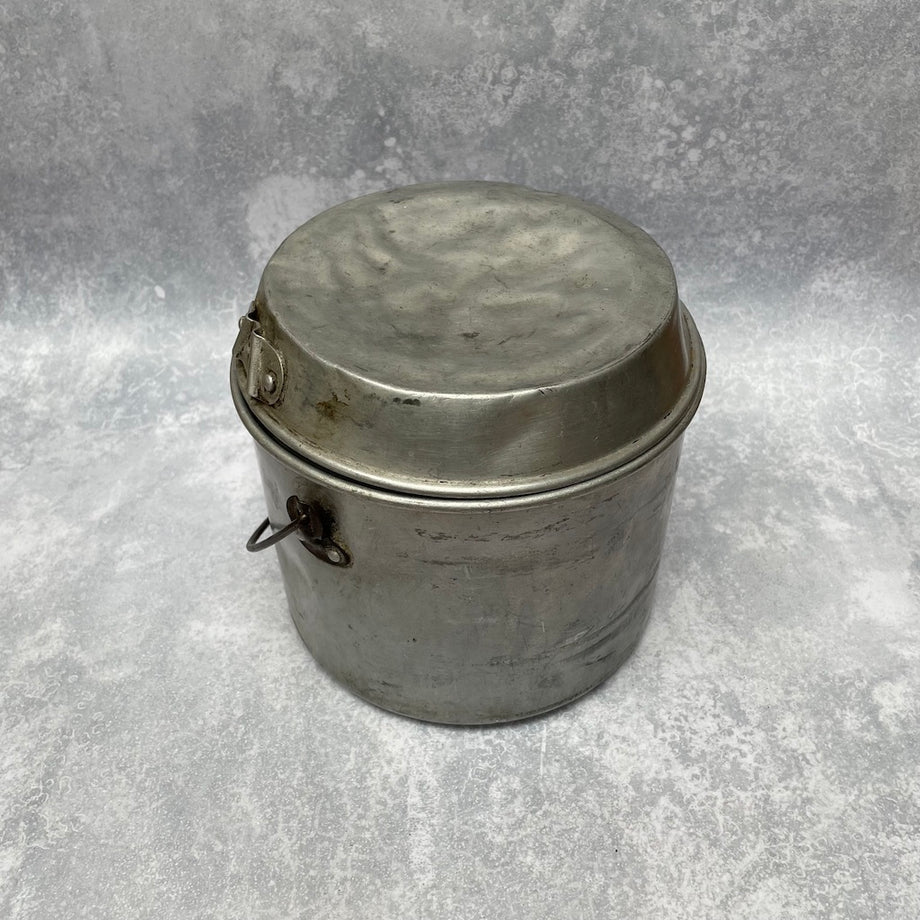 maticom002　ホットン　Bull Dog Billy Can Vintage Camping Gear | Vintage Bulldog Brand Pots | Pineandbear