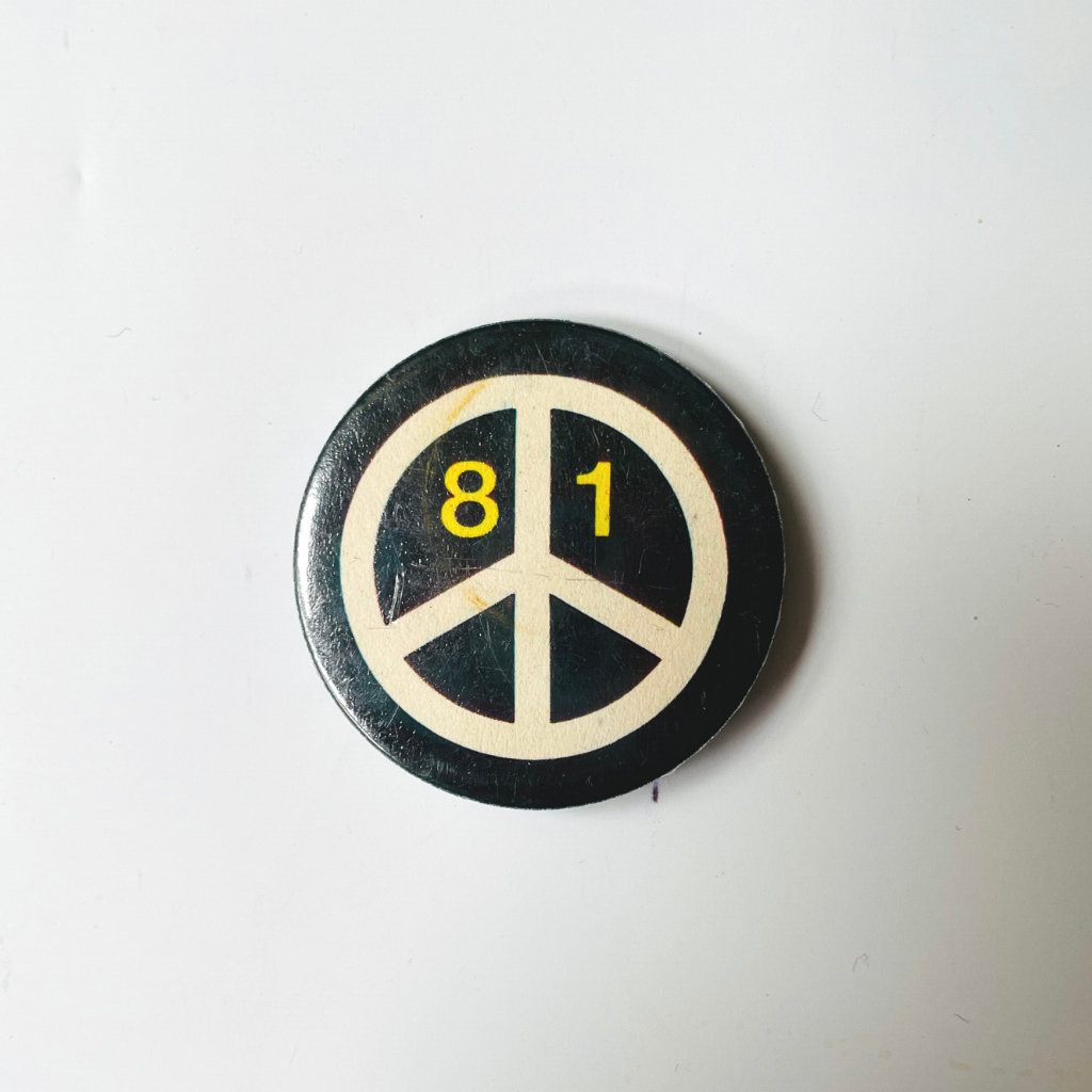 Retro Badge - 'Peace Sign 81'